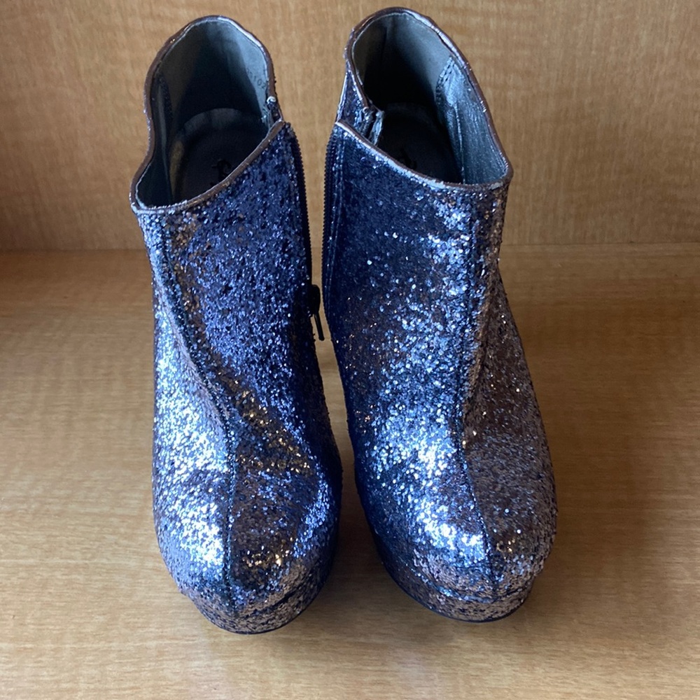 Qupid Womens Silver Glitter Size 7 Heel